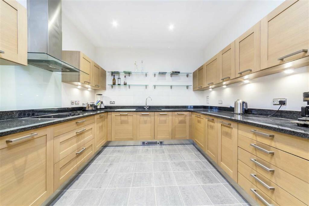 Flat to rent on Bermondsey Wall West, Shad Thames