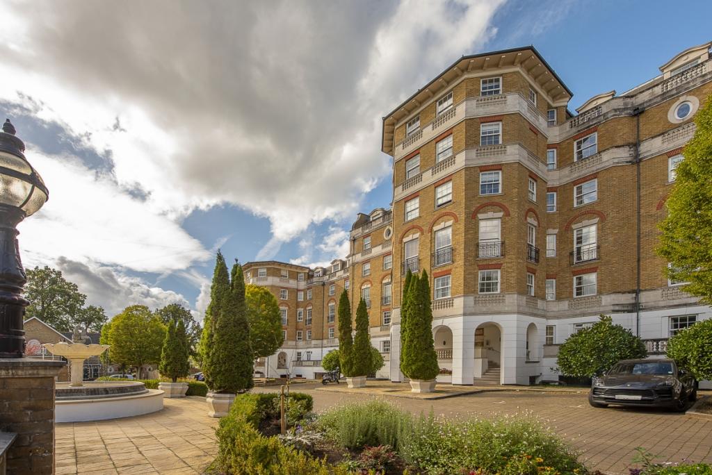 1 bedroom apartment for rent in Chapman Square London SW19