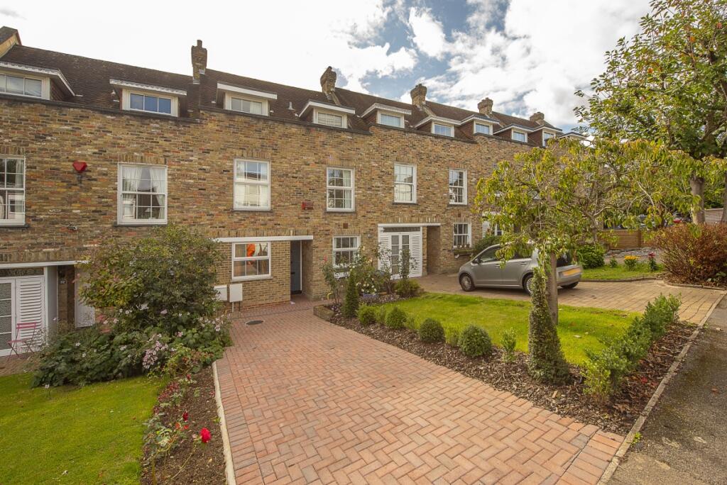 4 bedroom terraced house for rent in Somerset Road London SW19