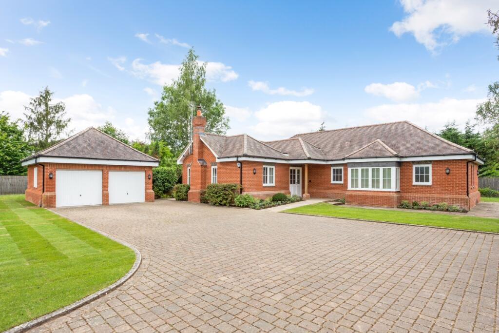 3 bedroom bungalow for rent in Hatchet Lane Winkfield SL4