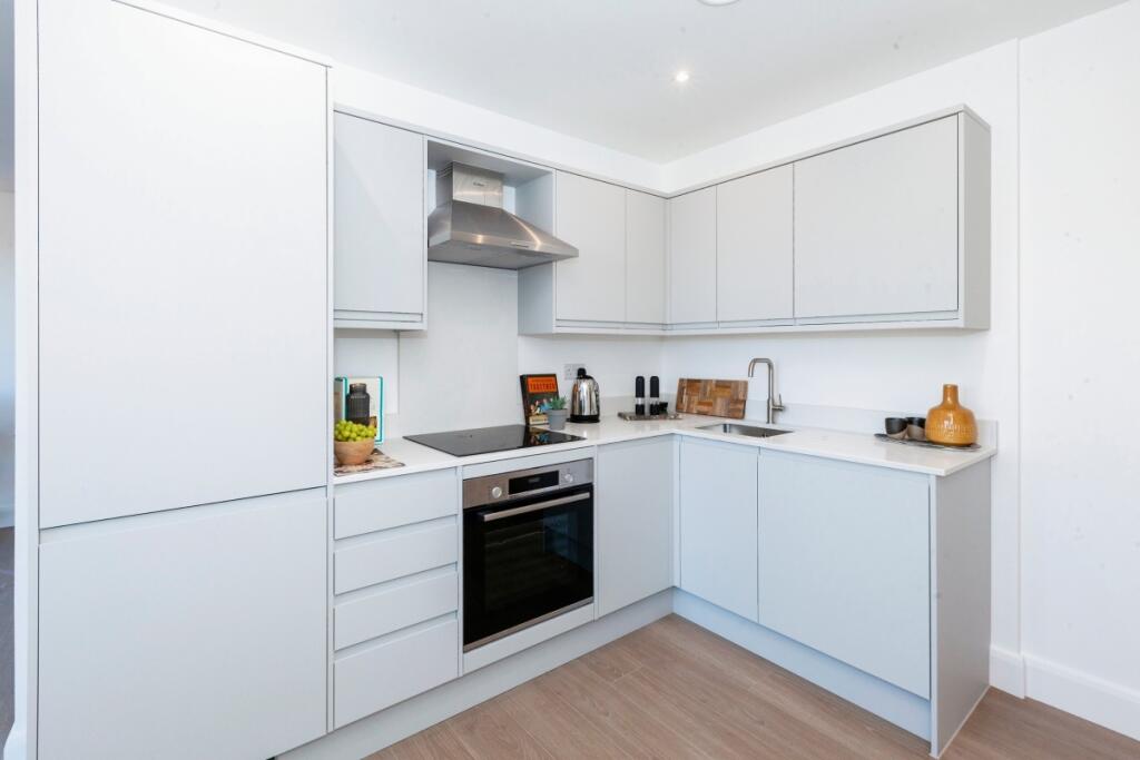 Main image of property: High Street Slough SL1