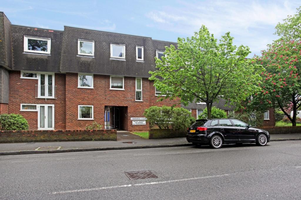 2 bedroom flat for rent in Alma Road Windsor SL4