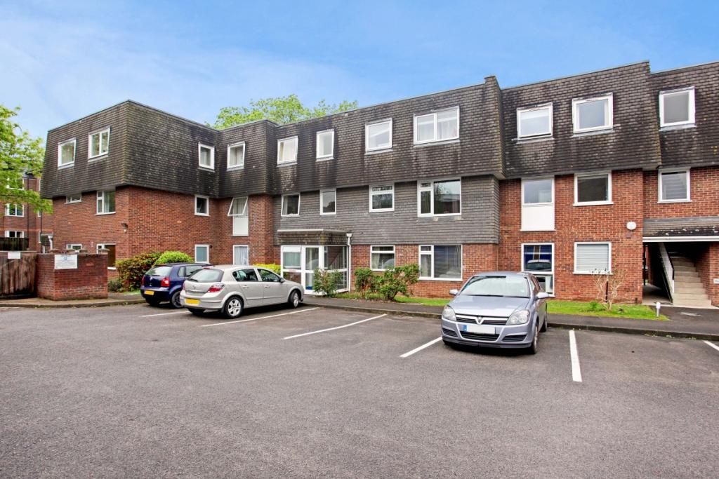 2 bedroom flat for rent in Alma Road Windsor SL4