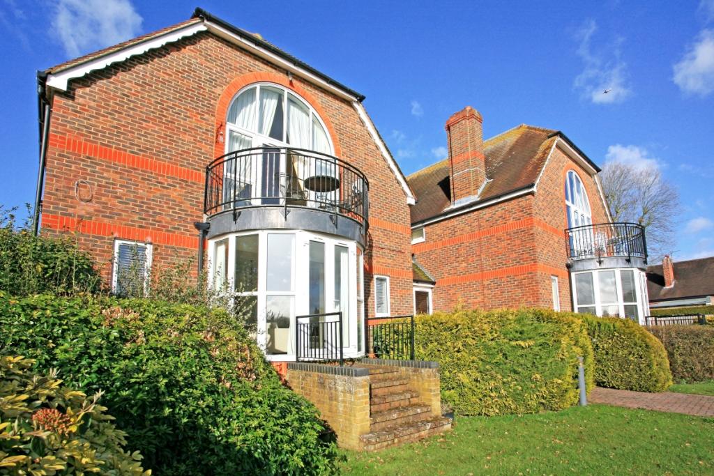 2 bedroom apartment for rent in Straight Road Old Windsor SL4