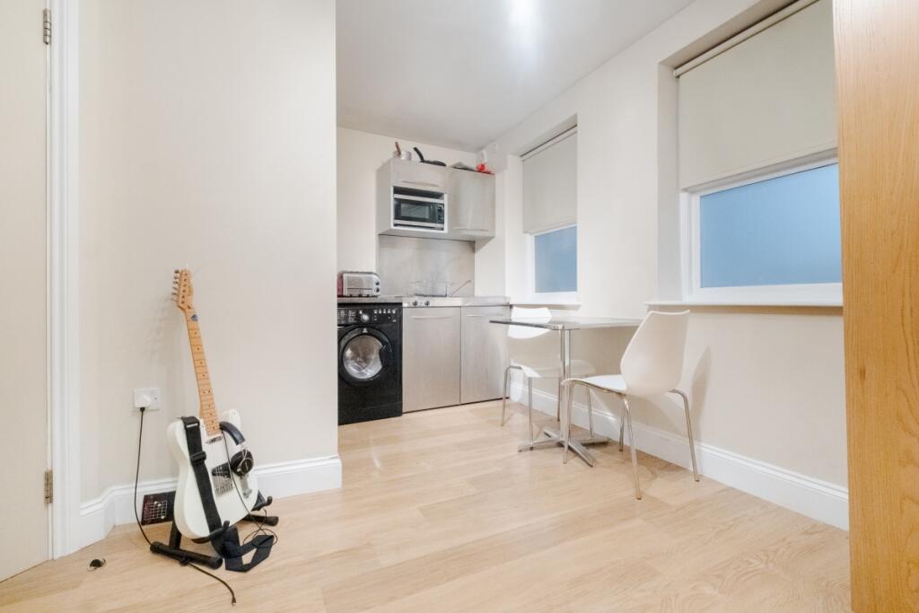 Main image of property: Bishopsgate, EC4N