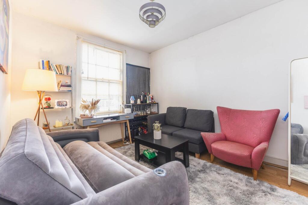 Main image of property: 386C Wandsworth Road, London