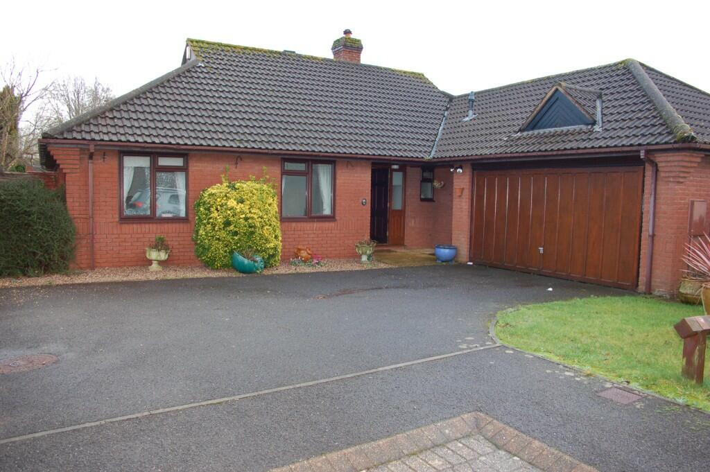 3 bedroom detached bungalow for sale in Killams Green, Taunton