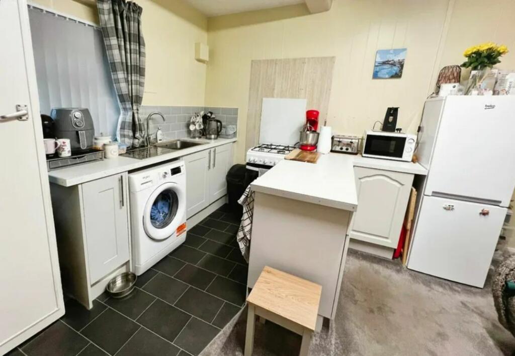 Additional property image - 15, Muffit Lane, Gomersal, Cleckheaton, BD194QS