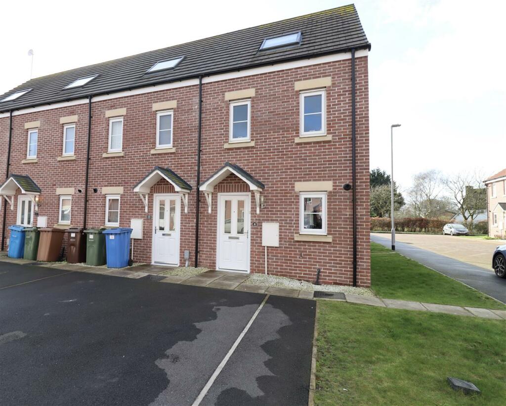 3 bedroom town house for sale in Grainger Drive, Pocklington, York, YO42