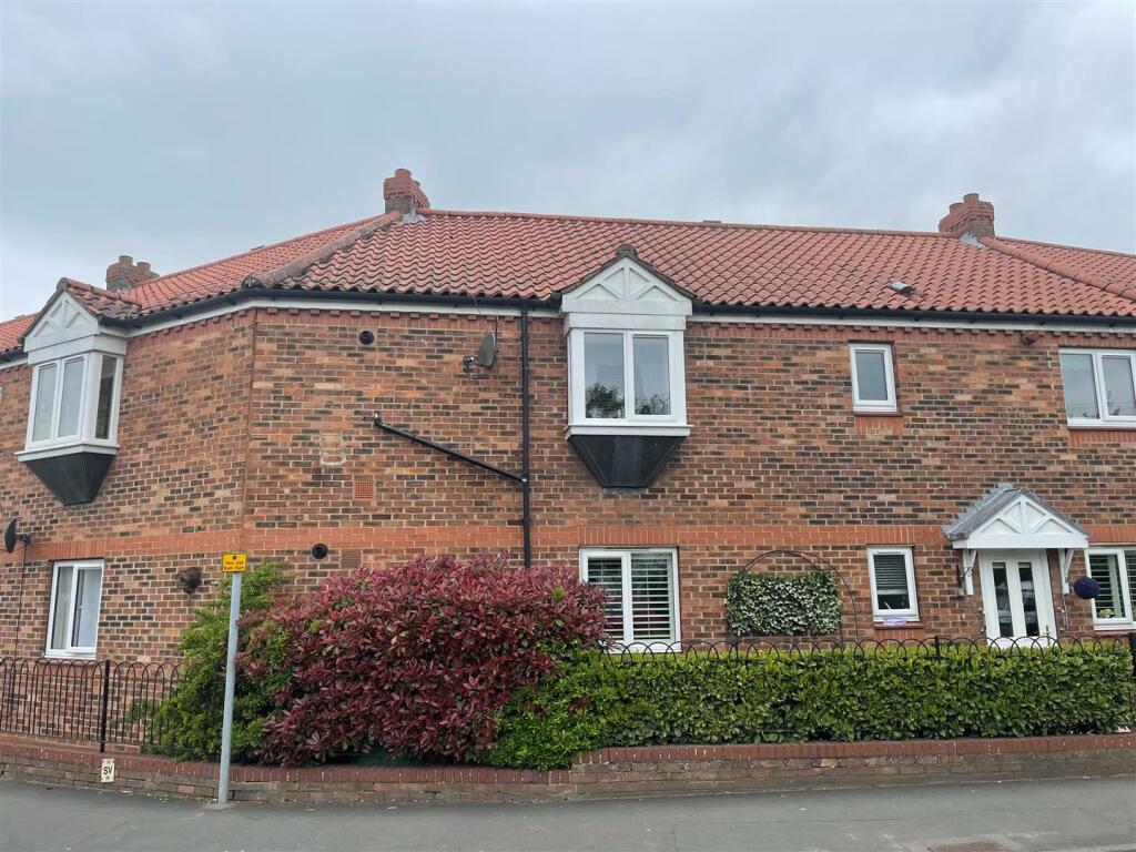 2 bedroom flat for sale in The Balk, Pocklington, York, YO42