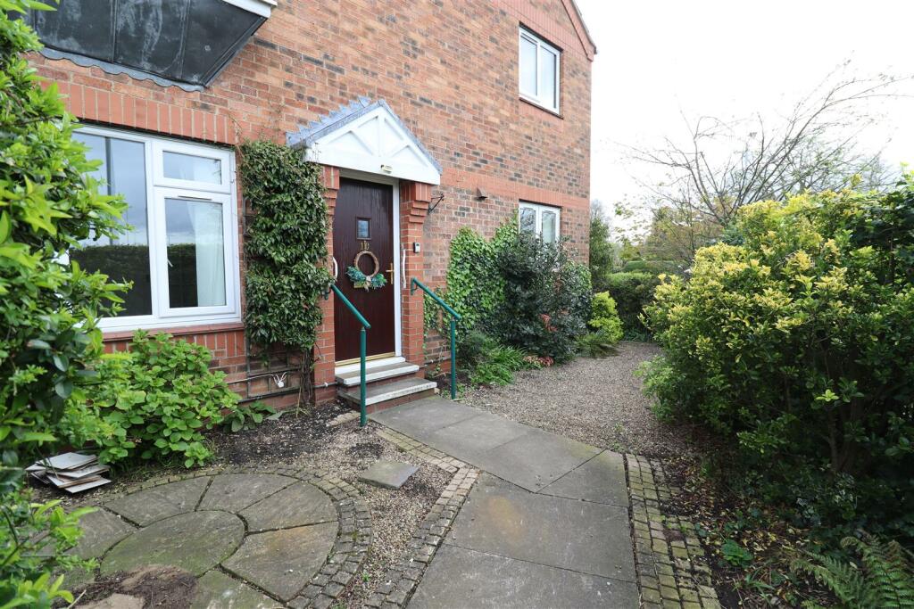 2 bedroom flat for sale in Stewart Court, The Balk, Pocklington, York, YO42
