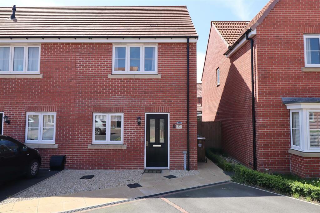 2 bedroom end of terrace house for sale in Robson Avenue, Pocklington, York, YO42