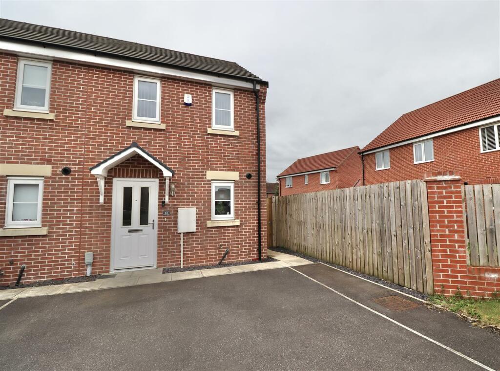 2 bedroom end of terrace house for sale in Grainger Drive, Pocklington