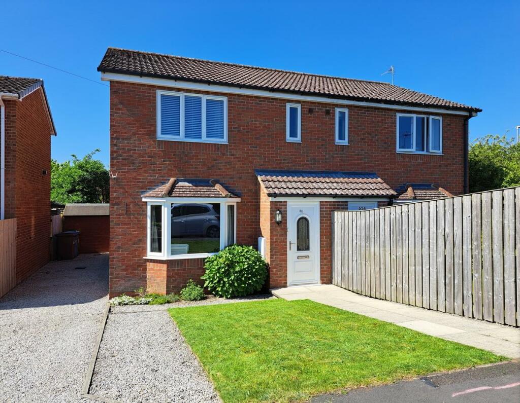 3 bedroom semidetached house for sale in Wold Road, Pocklington, York