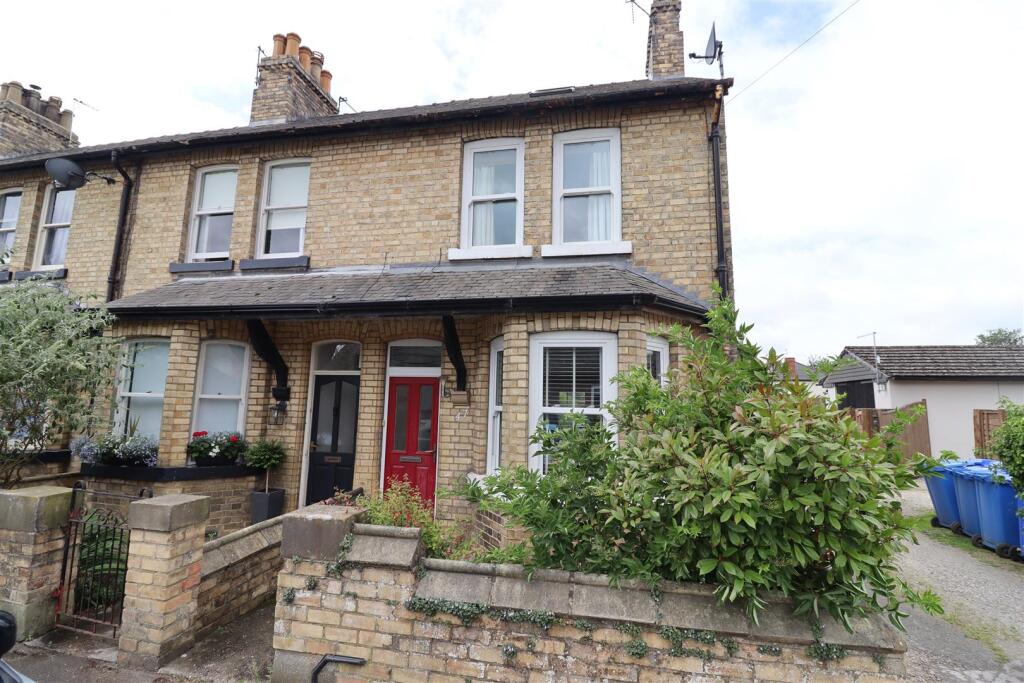 3 bedroom end of terrace house