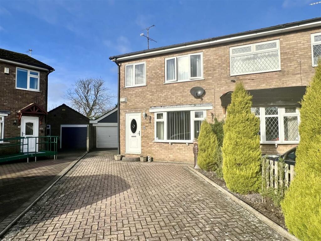 3 bedroom semidetached house for sale in Northgate Vale, Market