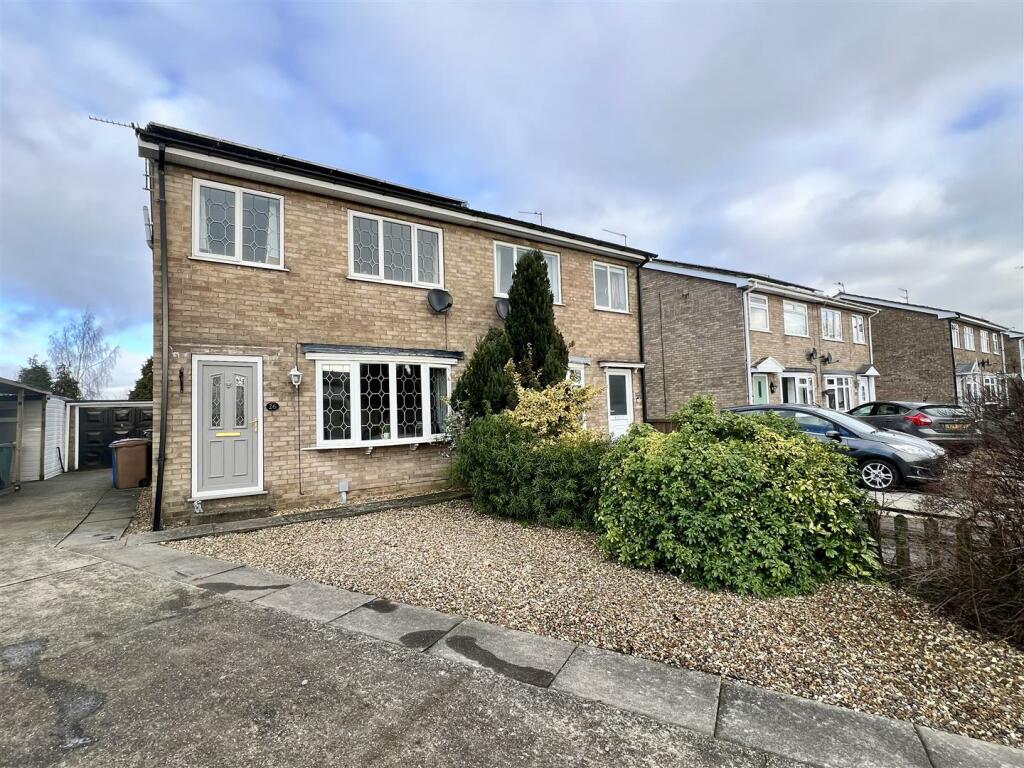 3 bedroom semidetached house for sale in Northgate Vale, Market