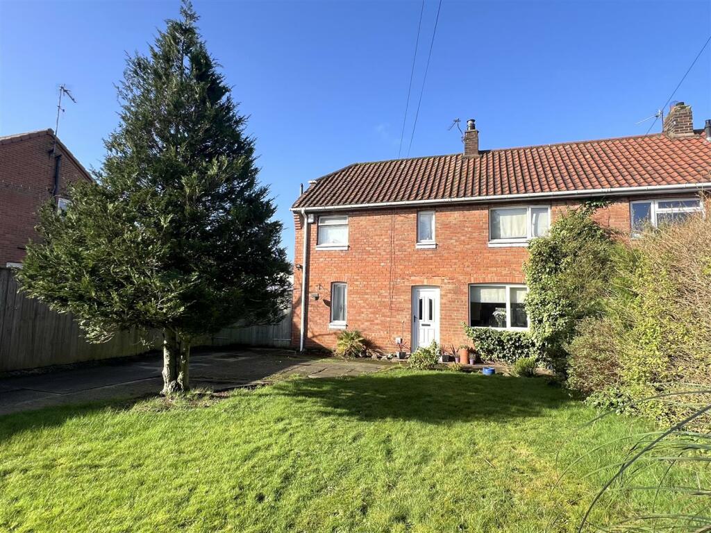 3 bedroom semidetached house for sale in Cliffe Road, Market Weighton