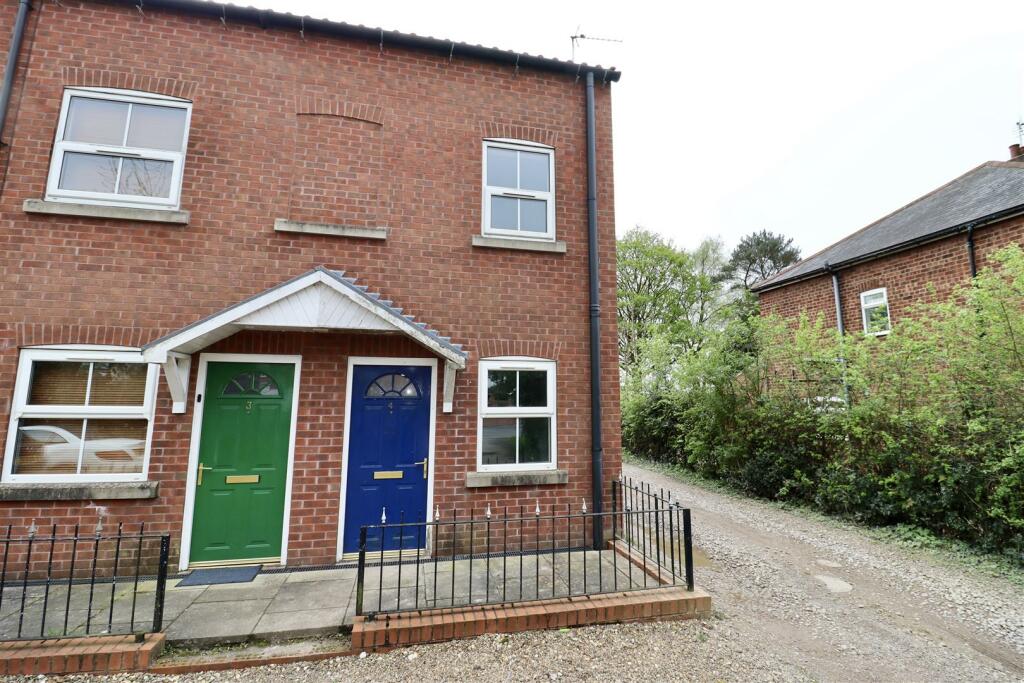 2 bedroom end of terrace house for sale in Pine Court, Market Weighton