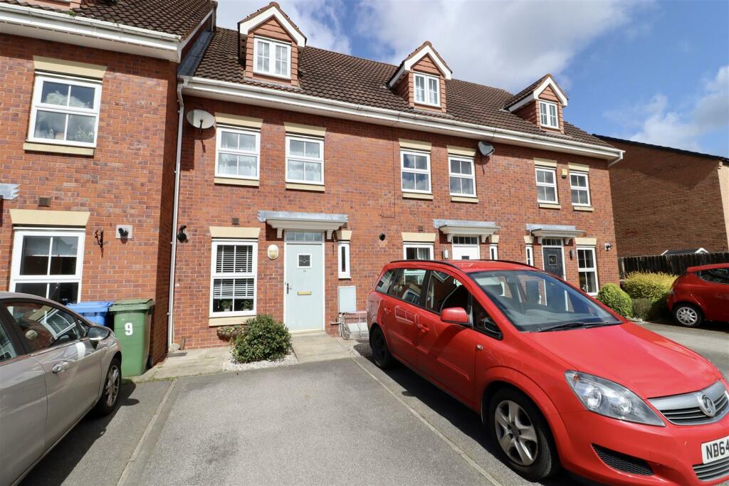 3 bedroom town house for sale in Sandholme, Market Weighton, York, YO43