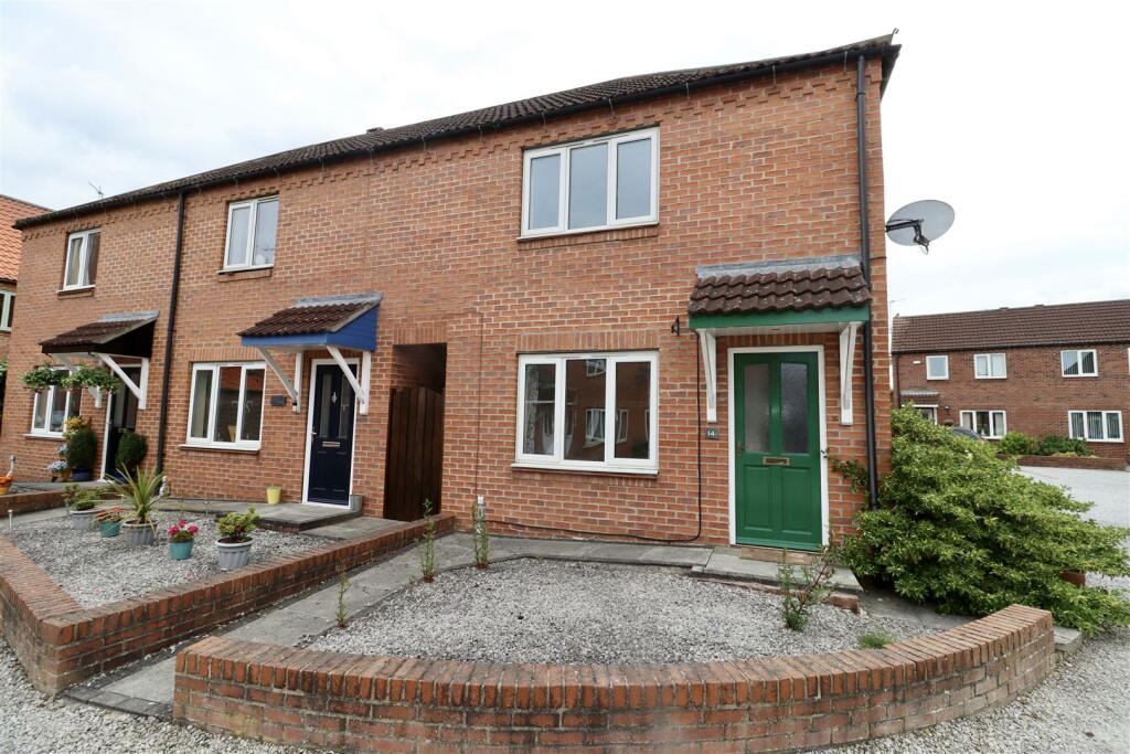 2 bedroom end of terrace house for sale in Beverley Court, Market