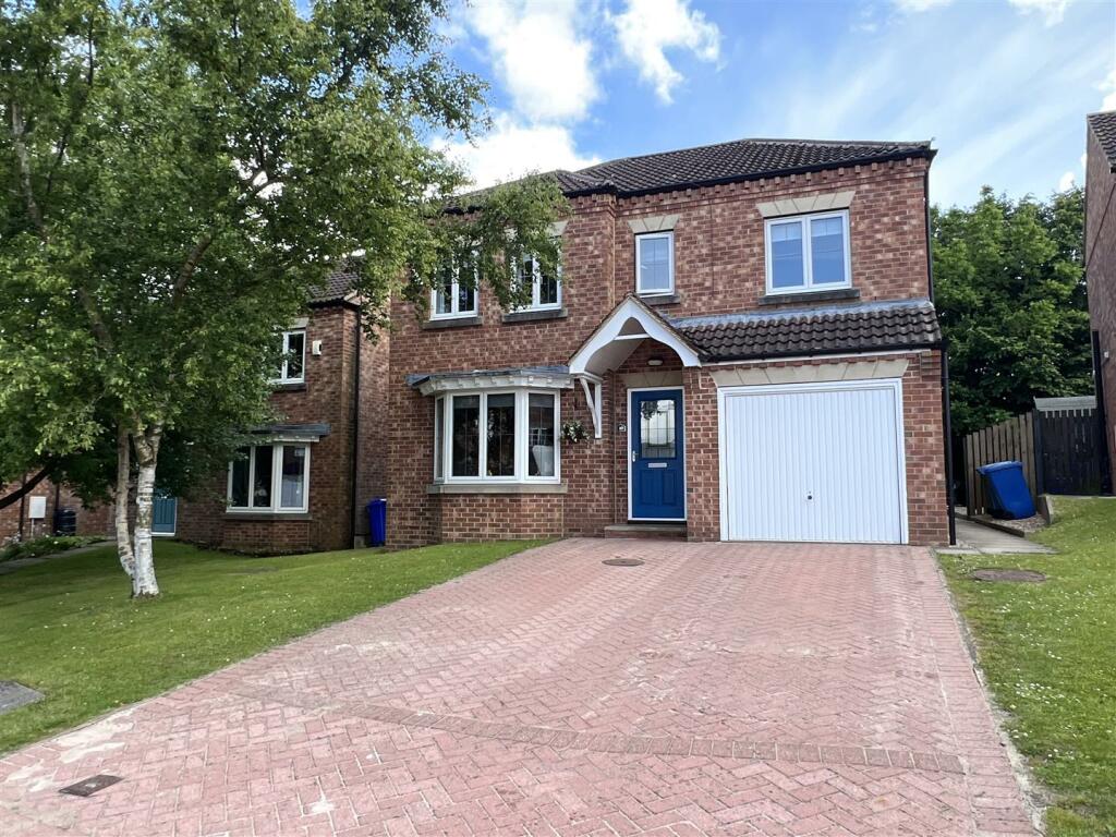 4 bedroom detached house for sale in Richmond Close, Market Weighton