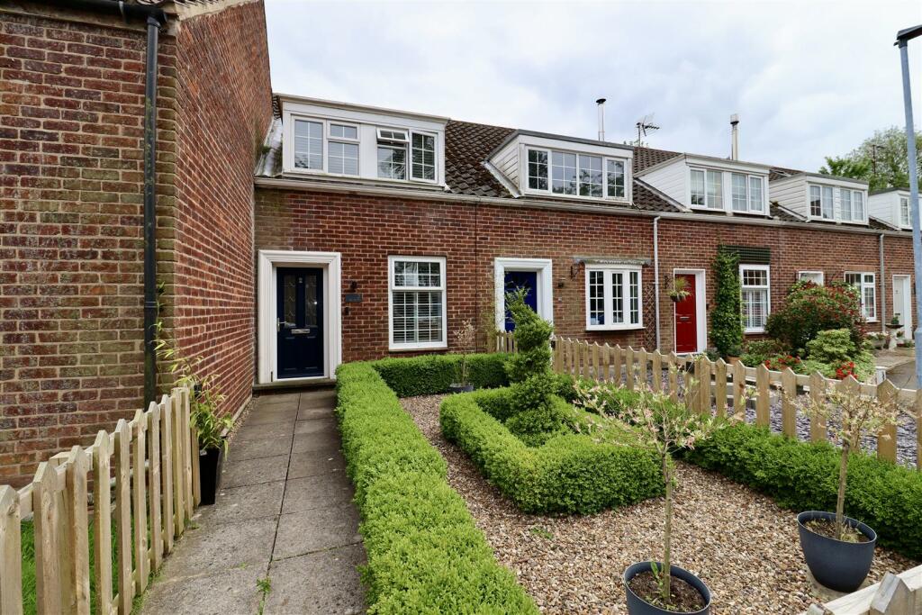 3 bedroom terraced house for sale in Church Close, Bubwith, Selby, YO8