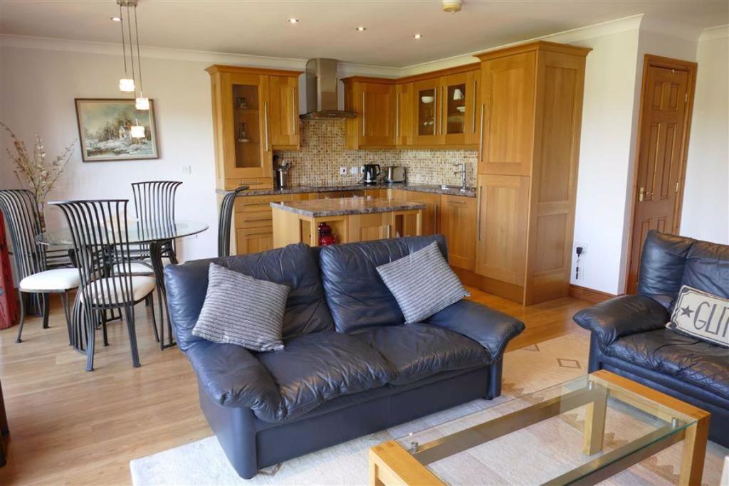 2 bedroom detached bungalow for sale in New Holland ...