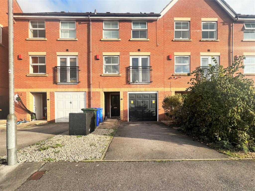 4 bedroom town house