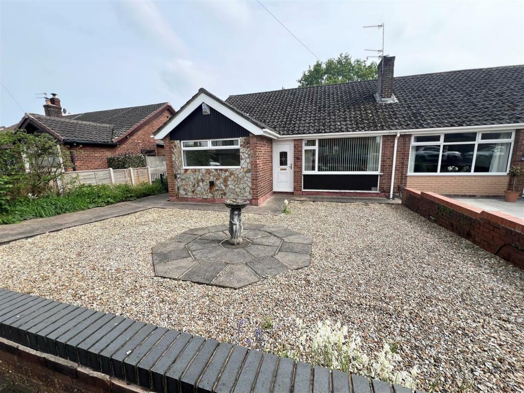 3 bedroom semidetached bungalow for sale in Gorsey Lane, St. Helens, WA9