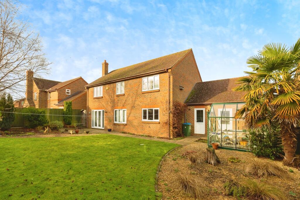 Main image of property: Chesterfield Close, Stone, Aylesbury