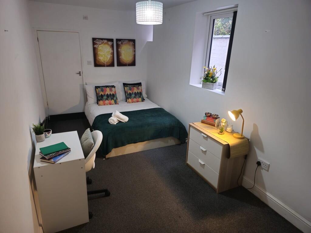 Main image of property: 5 Bedroom HMO near Coventry City Centre & Uni