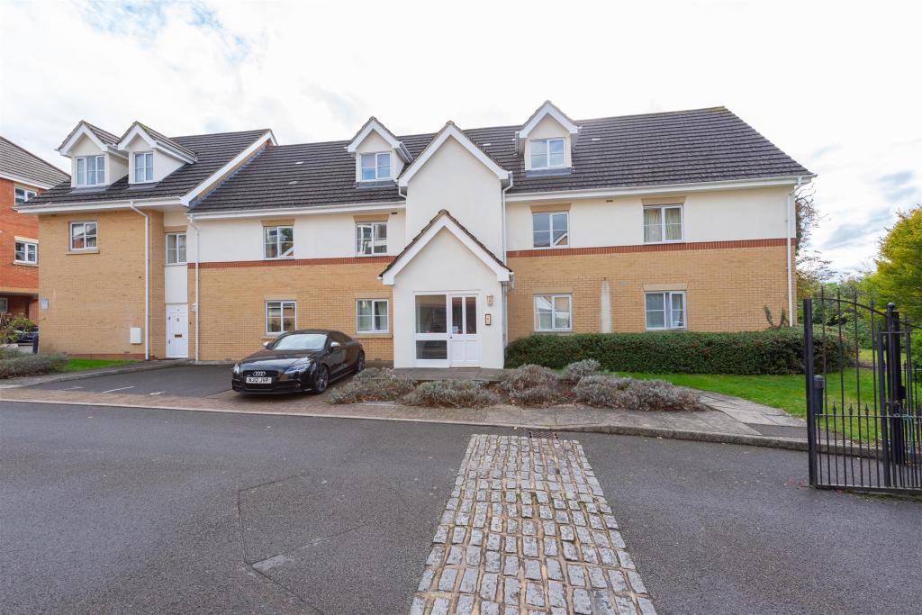 2 bedroom apartment for sale in Avenue Heights, Basingstoke Road