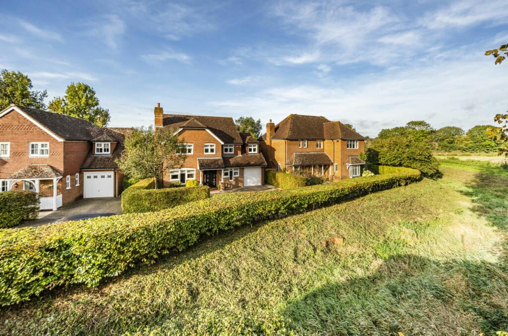 4 bedroom detached house for sale in The Sadlers, PO18