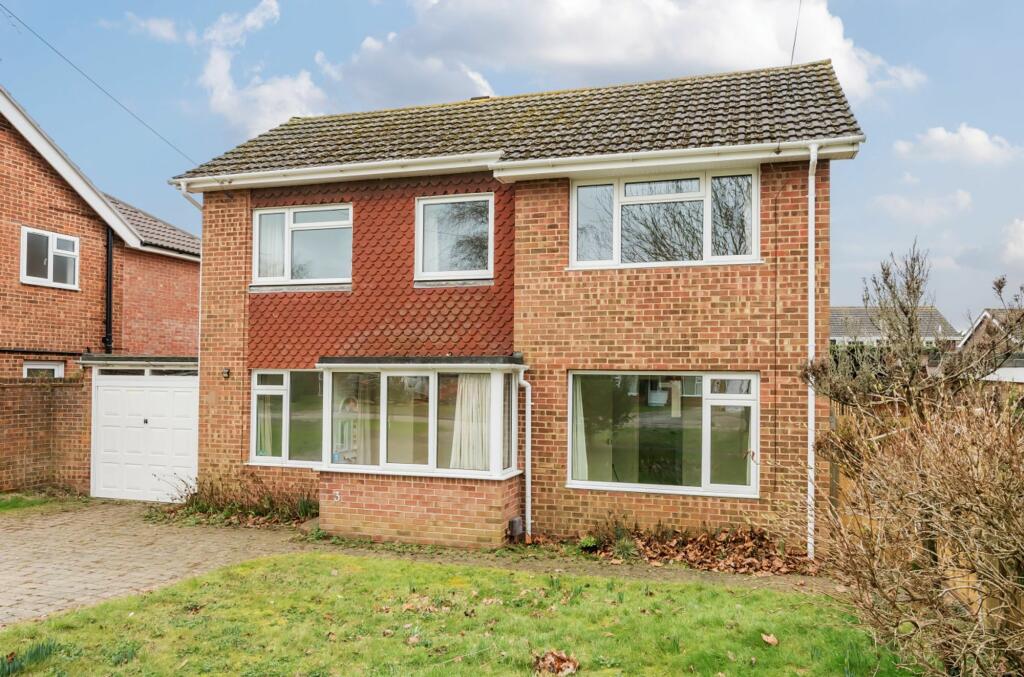 3 bedroom detached house for sale in Lincoln Green, Chichester, PO19