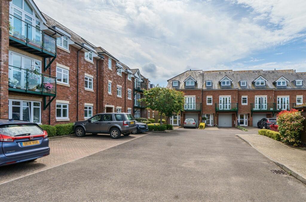 2 bedroom flat for sale in Broyle Road, Chichester, PO19