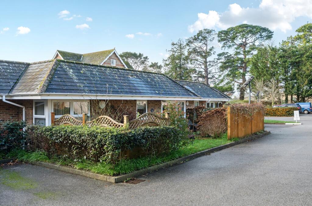 Main image of property: Fontwell Avenue, Eastergate, PO20