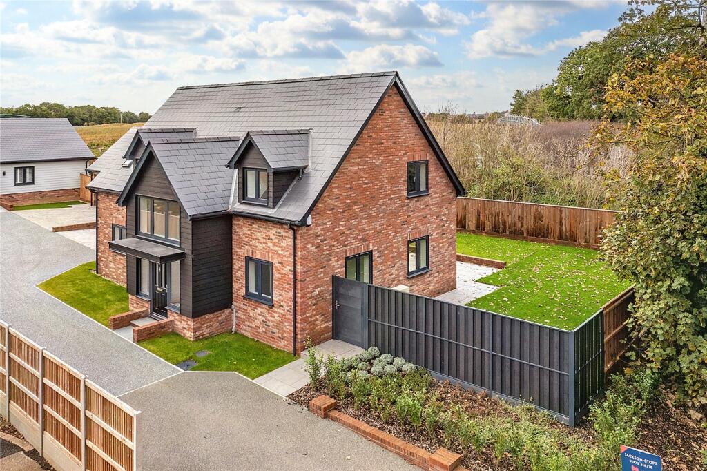 4 bedroom detached house for sale in Westerfield, Ipswich, Suffolk, IP6