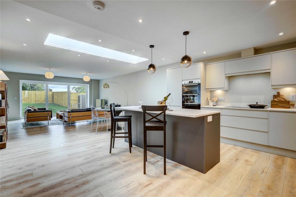 4 bedroom town house for sale in Chelmondiston, Ipswich, Suffolk, IP9