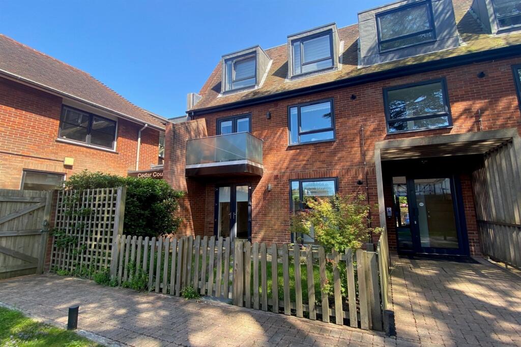 Main image of property: Cedar Apartments, College Street, Petersfield, GU31