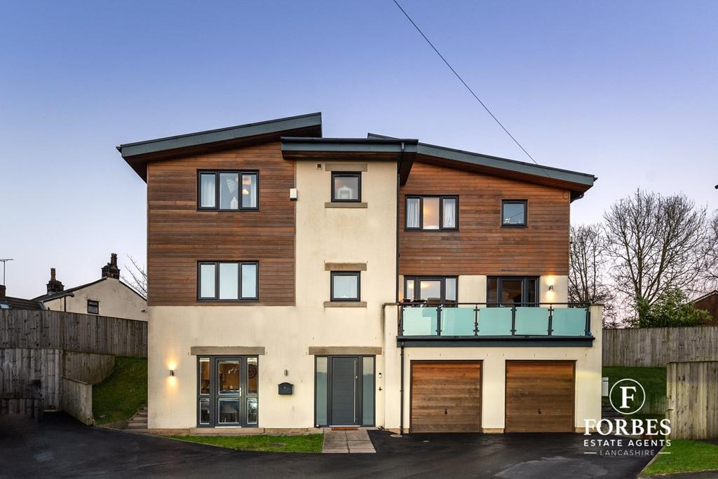 5 bedroom detached house for sale in Poppy Meadow, WhittleleWoods, Nr