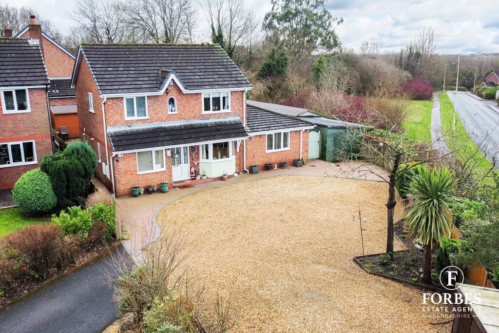 4 bedroom detached house for sale in Bearswood Croft, ClaytonleWoods, PR6