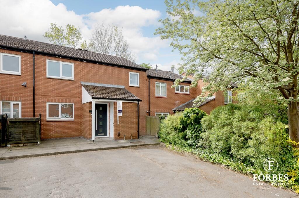 2 bedroom flat for sale in Pingle Croft, ClaytonleWoods, Chorley, PR6