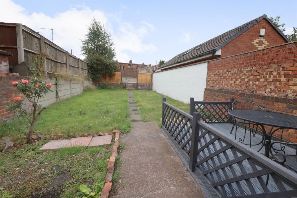 4 bedroom semidetached house for sale in Wellington Road, Bilston, WV14