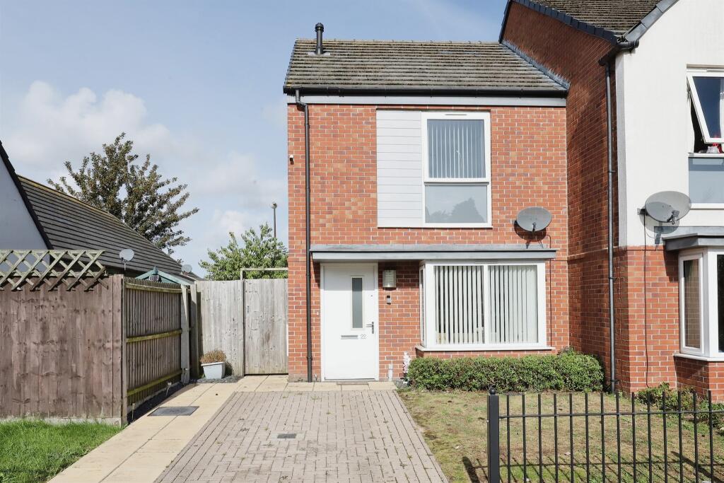 2 bedroom semidetached house for sale in Hemlock Way, BILSTON, WV14