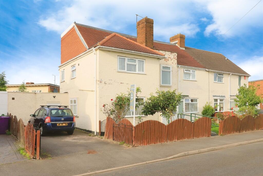 7 bedroom semidetached house for sale in Broadmeadow Green, BILSTON, WV14