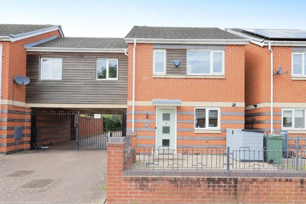 3 bedroom link detached house for sale in Mayfield Road, Wolverhampton, WV1
