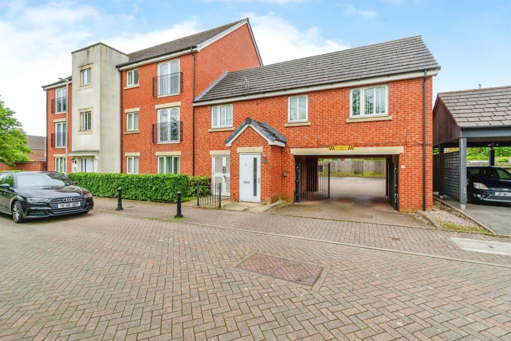 2 bedroom apartment for sale in Greenock Crescent, Wolverhampton, WV4