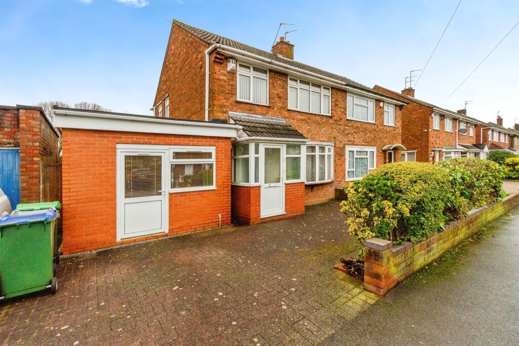 4 bedroom semidetached house for sale in Devon Road, Wednesbury, WS10