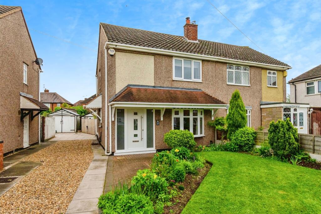 2 bedroom semidetached house for sale in Berkshire Crescent